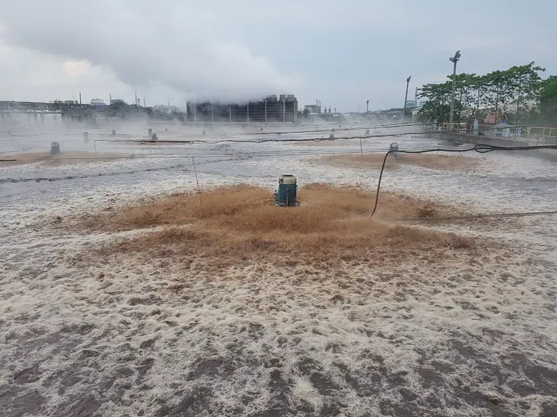 Aquaturbo AER-AS floating surface aerator in operation on a treatment basin